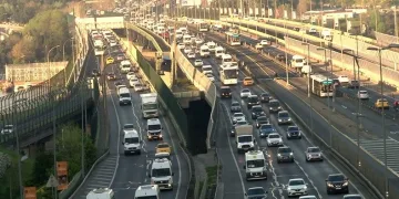 İlk iş gününde trafik yoğunluğu