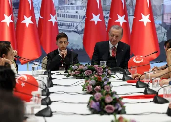 Cumhurbaşkanı Erdoğan, depremzede çocukları kabul etti