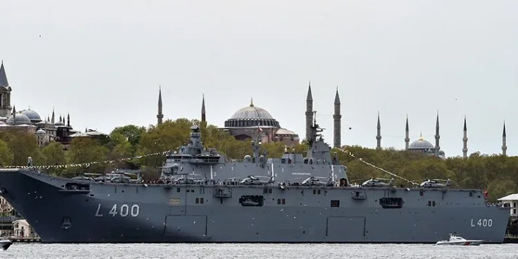 Ayasofya’dan TCG Anadolu’ya eşsiz manzara
