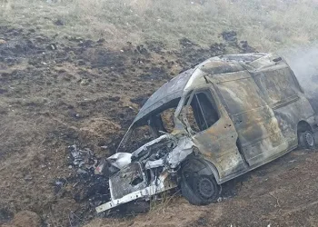 Kaza yapan ambulans küle döndü
