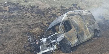 Kaza yapan ambulans küle döndü