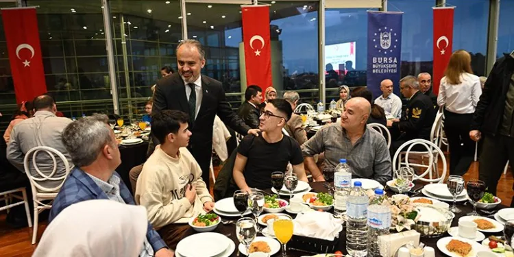 Şehit aileleri ve gazilerle iftar sofrası
