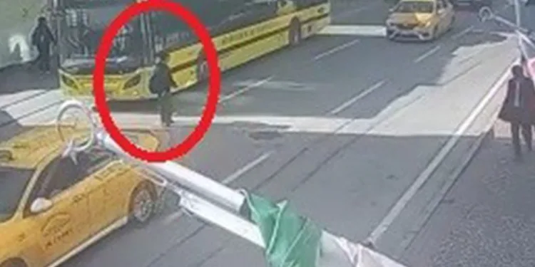 Bursa’da alt geçidi kullanmayan öğrenciye otomobil çarptı