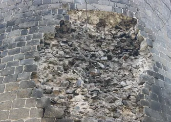 Zarar gören surlarda moloz çalışmaları başladı