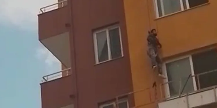 Güvenlik kemeri işçiyi ölümden kurtardı