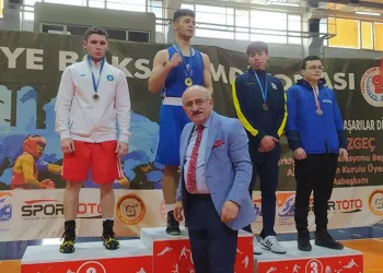 Bursa Büyükşehir Belediyesporlu boksörlerden başarı