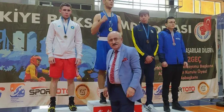 Bursa Büyükşehir Belediyesporlu boksörlerden başarı
