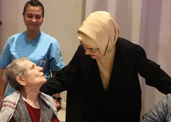 Emine Erdoğan, Darülaceze sakinleriyle iftarda buluştu