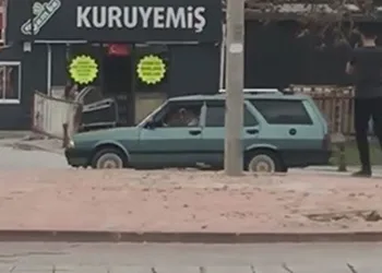 Yoğun trafik arasında drift terörü