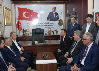 Bakan Akar’dan anlamlı ziyaret