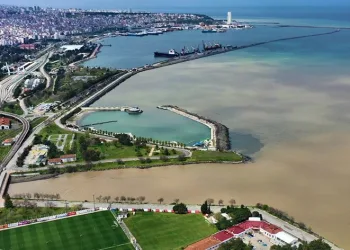 Nisan yağmurları Karadeniz’i çamura boyadı