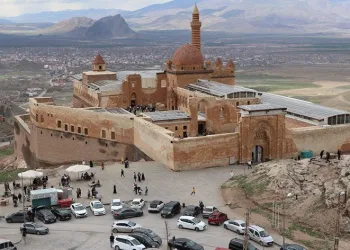 İshak Paşa Sarayı’na ziyaretçi akını