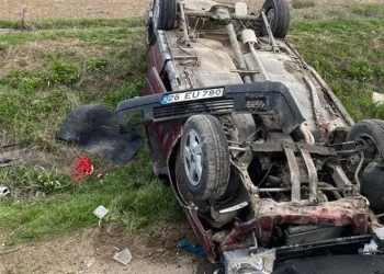 Takla atan araçtaki 2 kişi hafif yaralandı