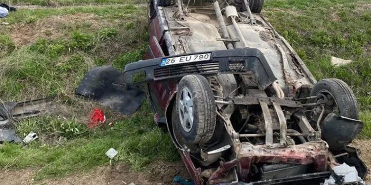 Takla atan araçtaki 2 kişi hafif yaralandı