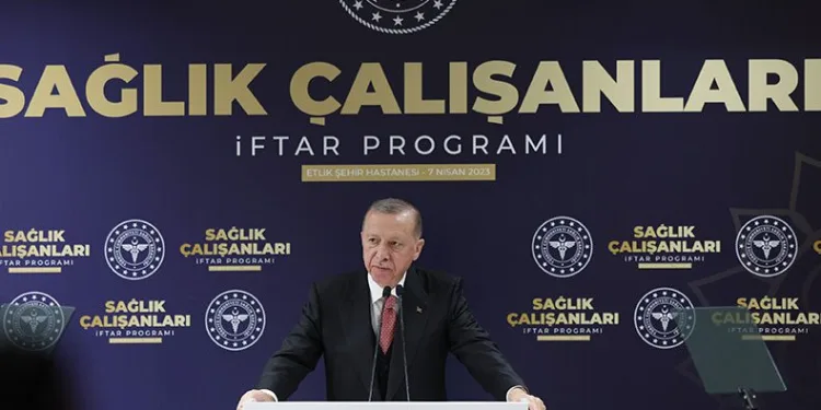 “42 bin 500 sağlık personeli alıyoruz”