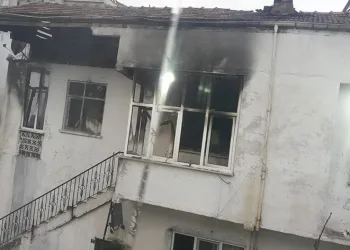 Sobayı yakmak isterken evi küle çevirdi