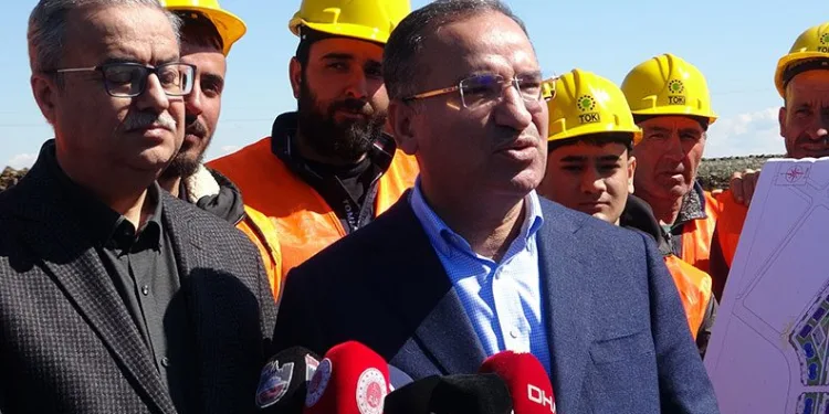 Bakanı Bozdağ, incelemelerde bulundu