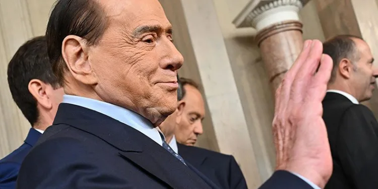 Eski İtalya Başbakanı Berlusconi yoğun bakımda