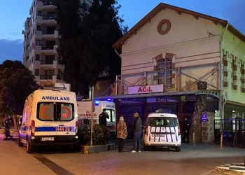 Kalbinden bıçaklanan genç hastaneye kaldırıldı
