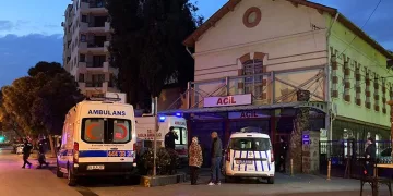 Kalbinden bıçaklanan genç hastaneye kaldırıldı