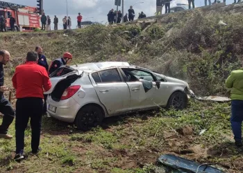 Son anda manevra yaptı şarampole devrildi