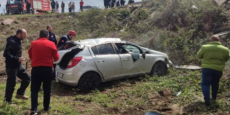 Son anda manevra yaptı şarampole devrildi