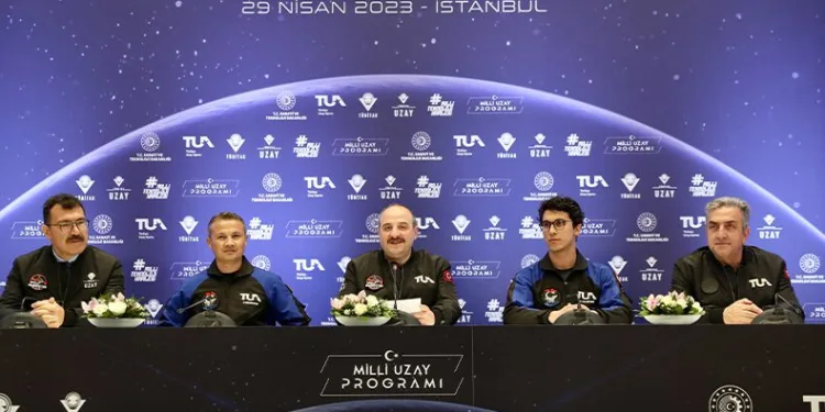 Uzay yolcuları zorlu testlerden başarıyla geçti