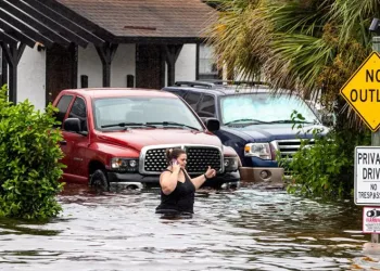 Florida’da caddeler göle döndü
