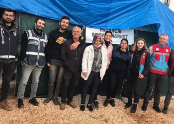 Deprem bölgesinde yardıma devam