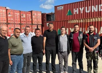 Maden işçileriyle bayramlaştı