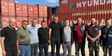 Maden işçileriyle bayramlaştı