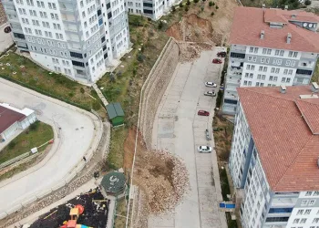 İstinat duvarları yağışın etkisiyle çöküyor