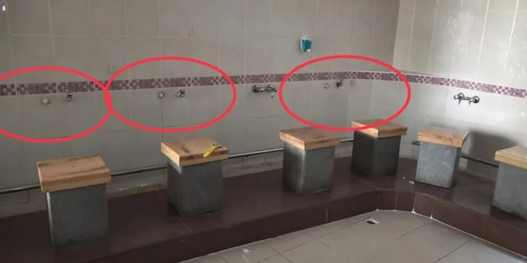 Ramazan ayında caminin musluklarını çaldılar