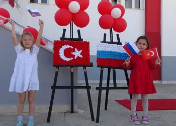 Mersin’de Rus öğrenciler 23 Nisan’ı kutladı