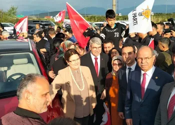 Bakan Yanık toplantısına Togg ile geldi