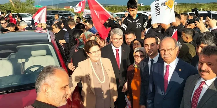 Bakan Yanık toplantısına Togg ile geldi