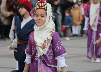 Bandırma’da 23 Nisan coşkuyla kutlandı
