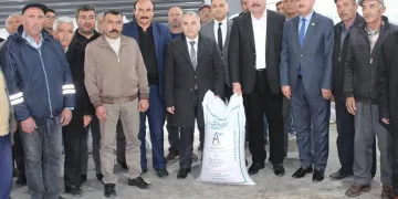 Dinar’da çiftçilere nohut tohumu desteği