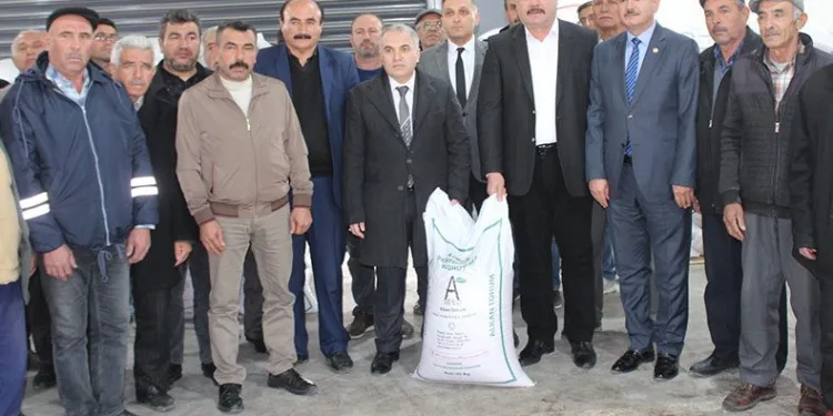 Dinar’da çiftçilere nohut tohumu desteği