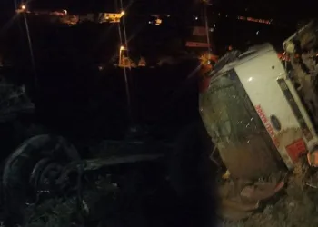 Virajı alamayan kamyon şarampole uçtu