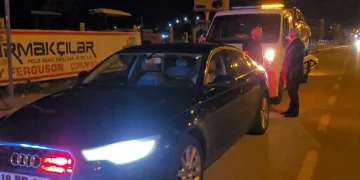 TOGG’u gören belediye başkanı çekicinin önünü kesti