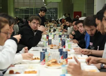 BTÜ Rektörü iftarda öğrencilerle buluştu