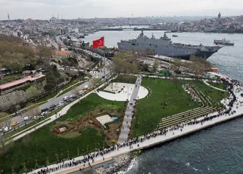TCG Anadolu gemisi için kuyruk oluştu