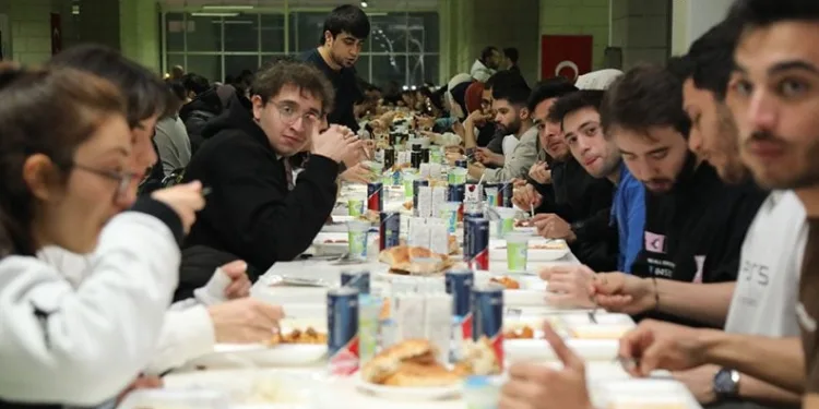 BTÜ Rektörü iftarda öğrencilerle buluştu