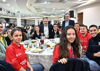 Teknoloji savaşçıları iftarda buluştu