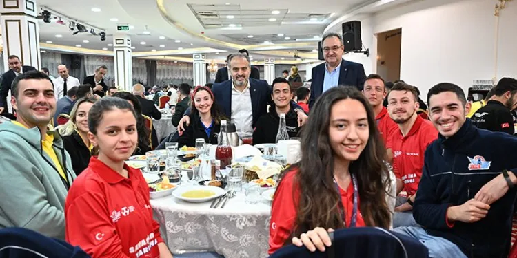 Teknoloji savaşçıları iftarda buluştu