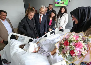Turgay Erdem’den kazazede öğrencilere ziyaret