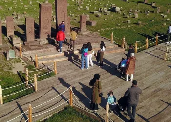 Dünyanın en büyük  mezarlığında bayram yoğunluğu
