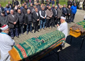 Ünlü oyuncunun anne babası son yolculuğuna uğurlandı
