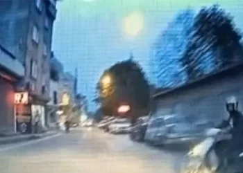 Bursa’da otomobil motosikletli sürücüye çarptı